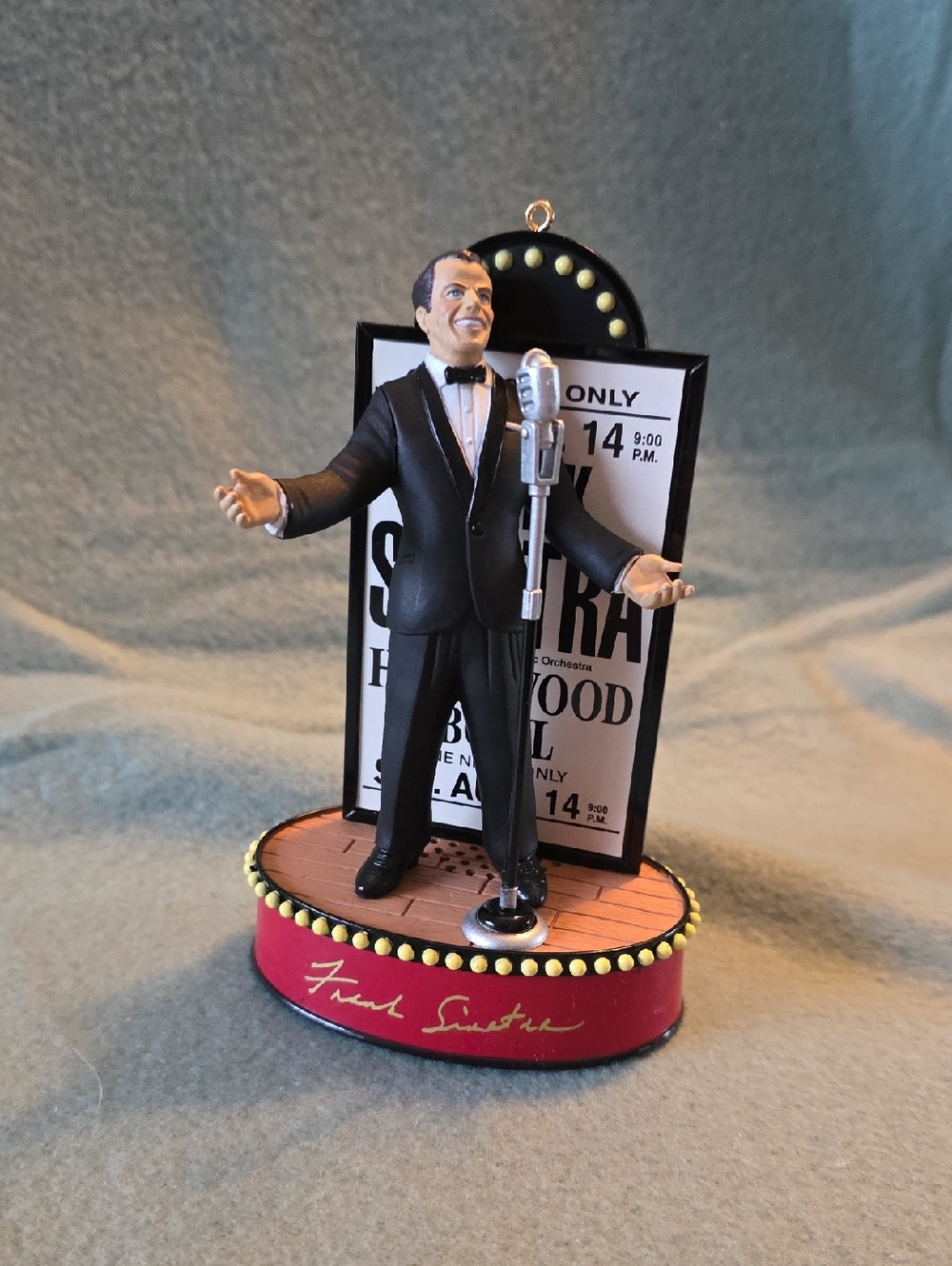 Frank Sinatra Ol Blue Eyes 1999 Carlton Cards Musical Christmas Ornament